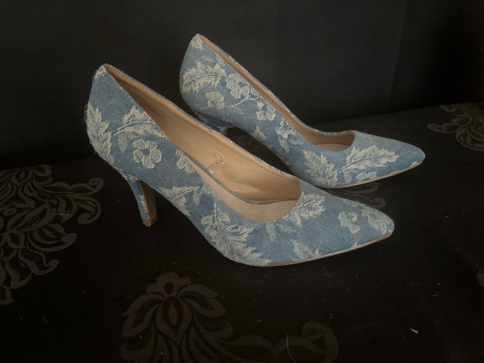 Elegante TiiSaia Pumps met Bloemenprint - Maat 37, Kleding | Dames, Verzenden, Zo goed als nieuw, Blauw, Pumps