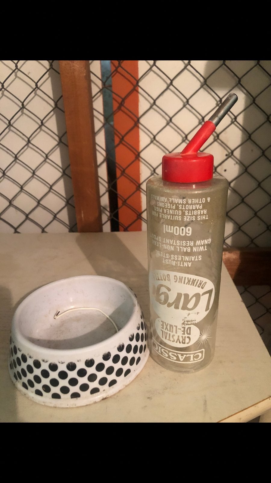 Konijnen fles en bord, Ophalen, Zo goed als nieuw