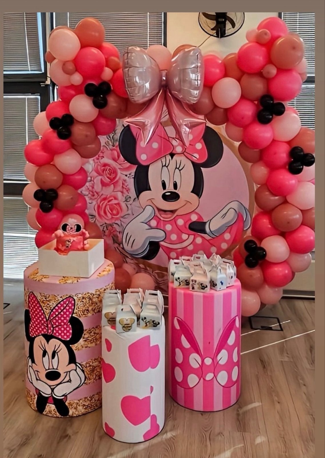 Minnie Mouse Backdrop met Ballonnenboog te Huur, Ophalen of Verzenden, Zo goed als nieuw, Film of Tv