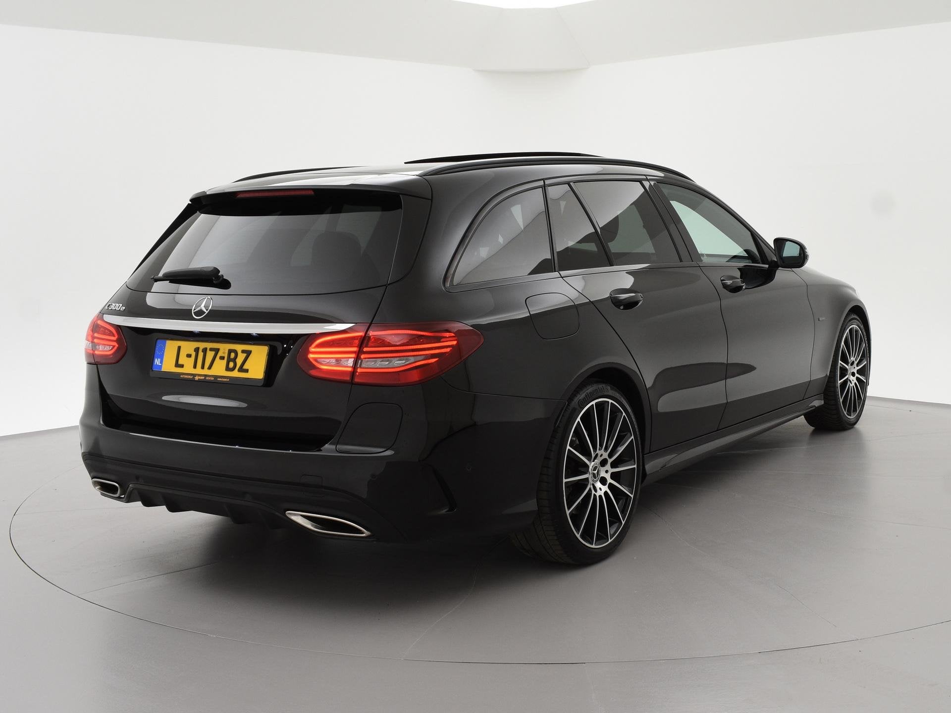 Mercedes-Benz C-klasse Estate 300e 320 PK PLUG-IN - AMG NIGH, Auto's, Mercedes-Benz, Automaat, 320 pk, Zwart, Hybride Elektrisch/Benzine