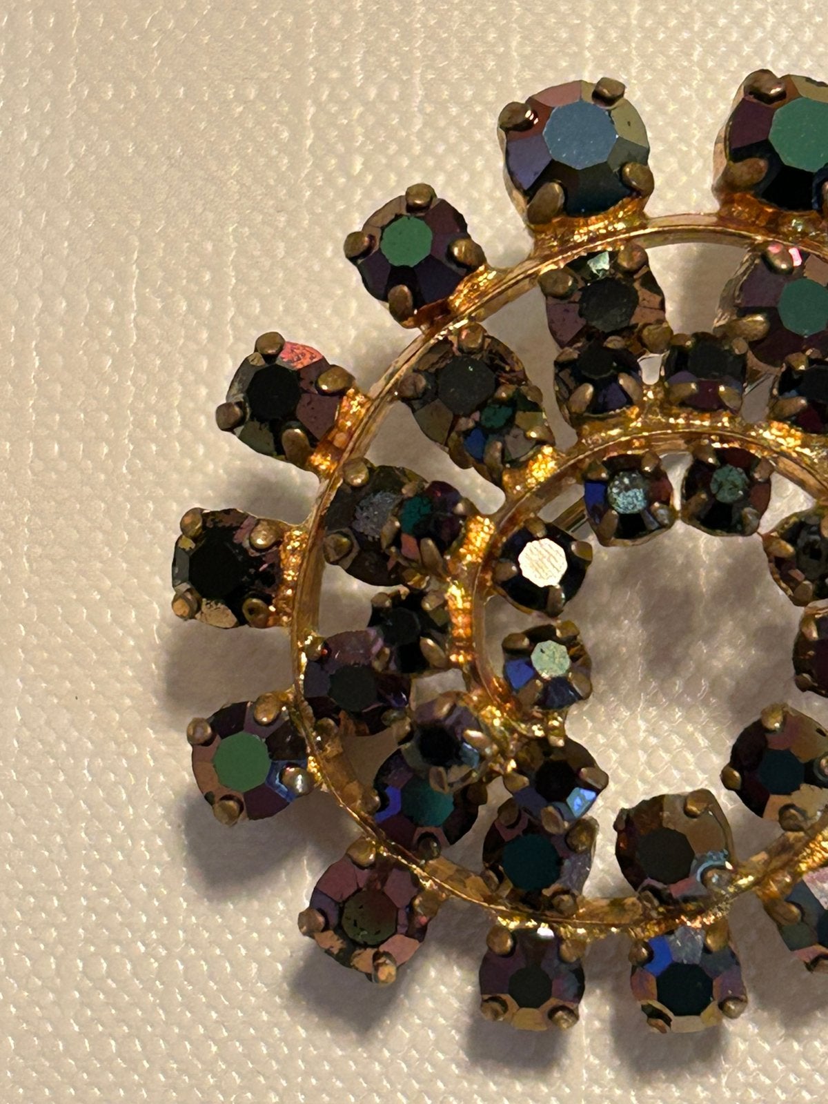 Glinsterende broche, Verzenden, Zo goed als nieuw, Goud, Overige materialen