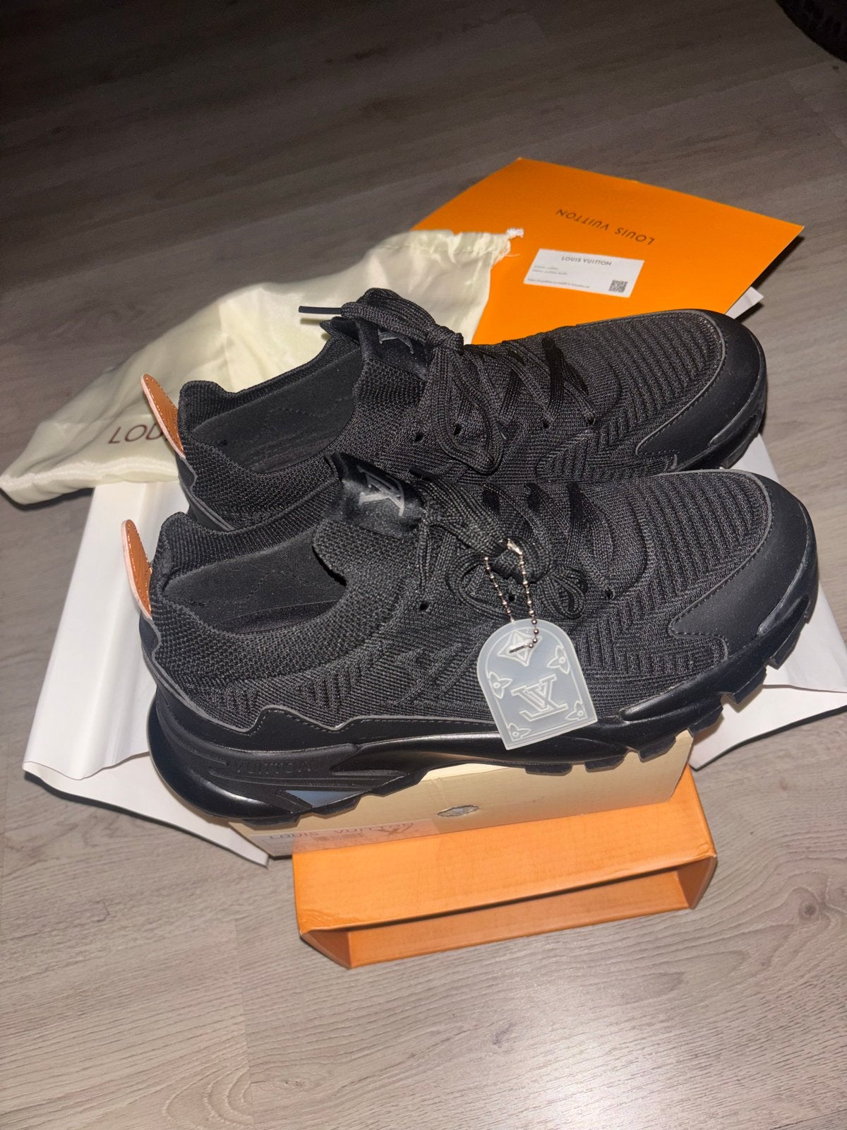 Louis Vuitton Sneakers Zwart Maat 42, Ophalen of Verzenden, Zo goed als nieuw, Zwart, Sneakers of Gympen