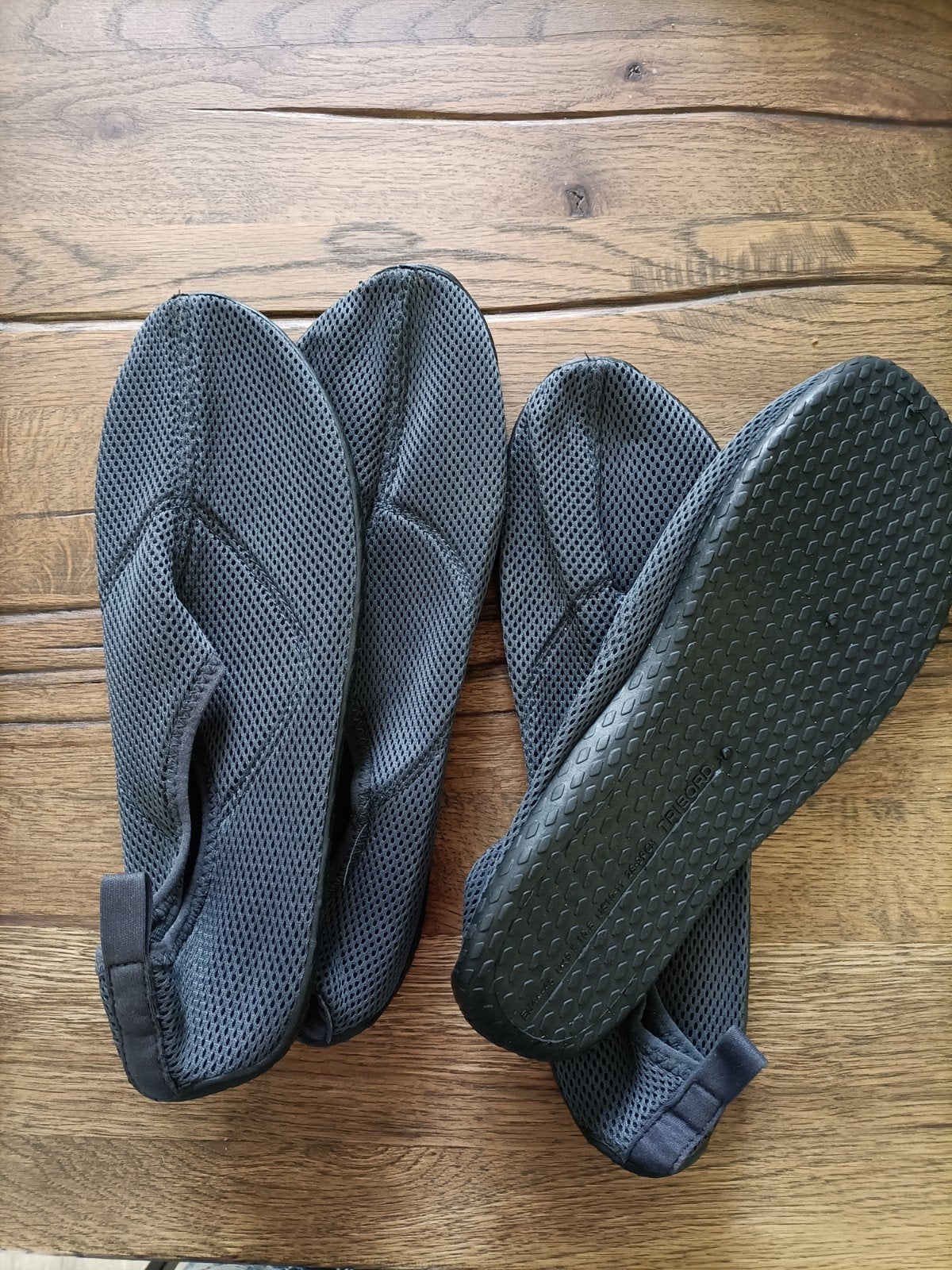 Twee paar donkergrijze waterschoenen - maat 44/45r, Ophalen, Nieuw, Overige typen