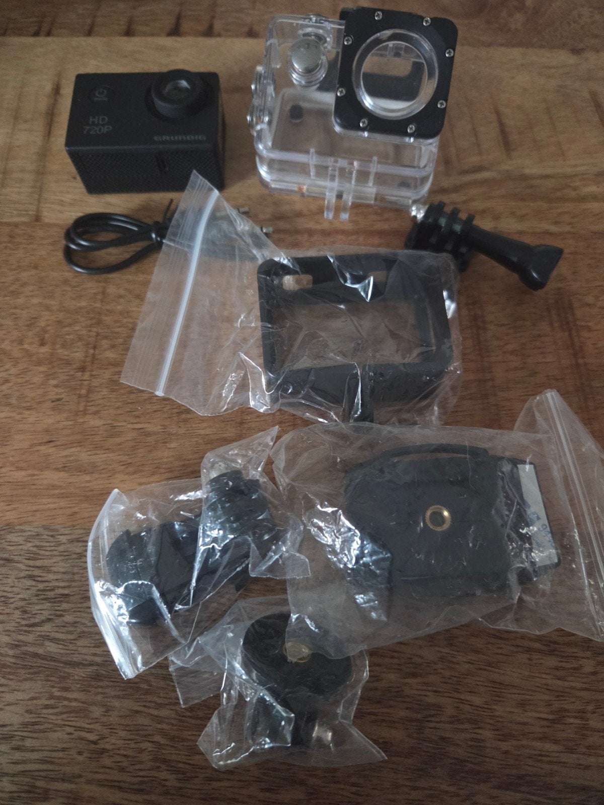 Grundig HD 720P Action Camera met accessoires, Audio, Tv en Foto, Actiecamera's, Ophalen of Verzenden, Zo goed als nieuw