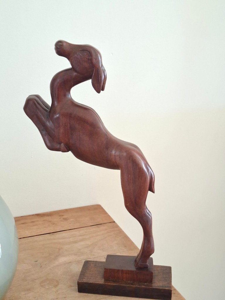 art deco houten beeld sculptuur springend hert, ree, Houtsnijwerk, Art deco, Ophalen of Verzenden, Zoogdier