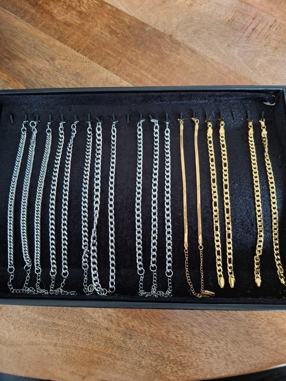 Partij armbanden 17 stuks met display., Ophalen of Verzenden, Nieuw, Overige kleuren