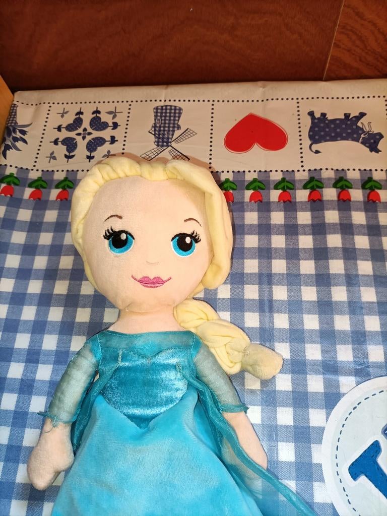 Elsa knuffel Frozen 31 cm groot, Ophalen of Verzenden, Zo goed als nieuw, Overige typen