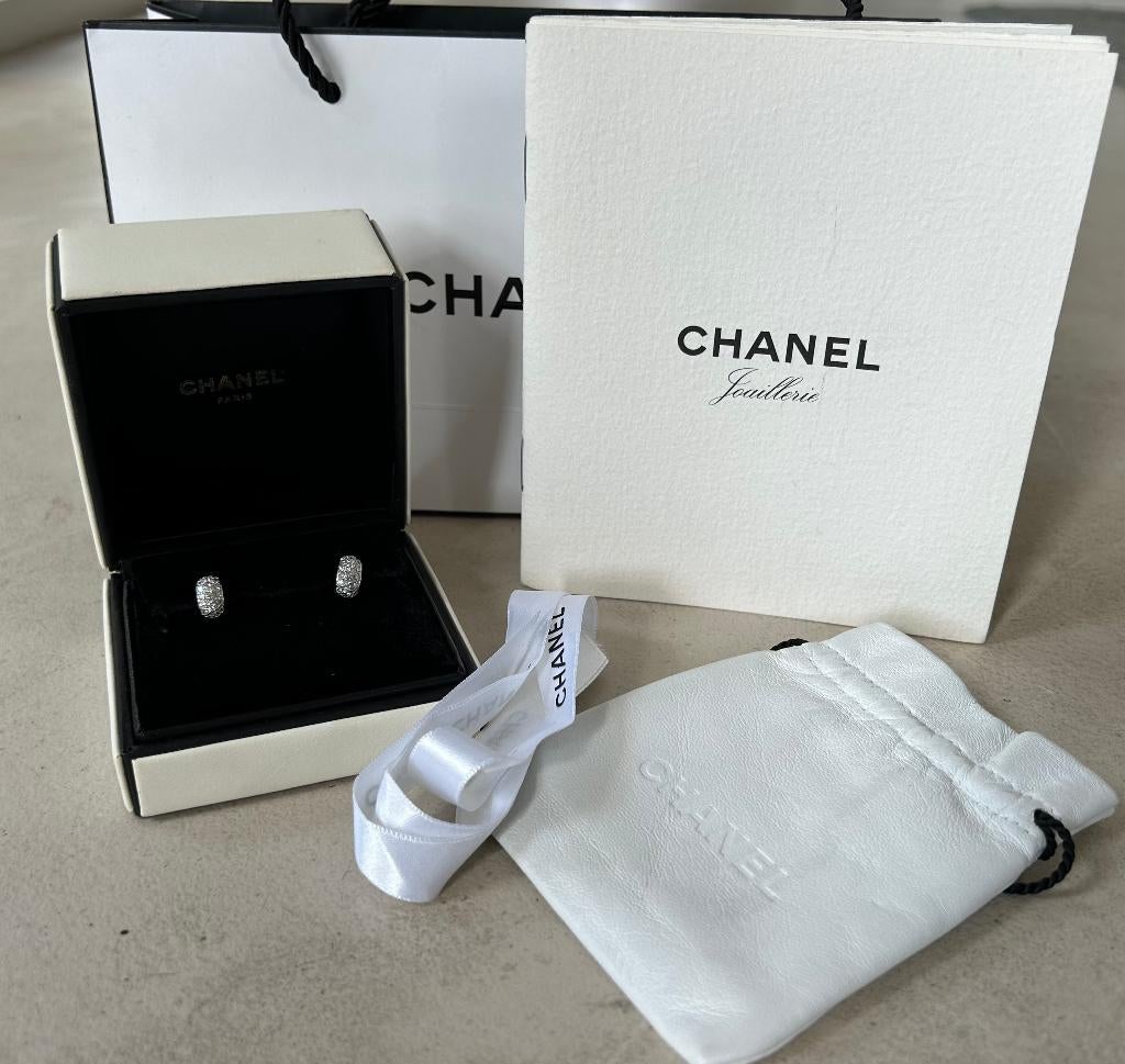 Full set - Witgoud met pavé diamanten set Chanel Oorbellen, Wit, Ophalen of Verzenden, Zo goed als nieuw, Met edelsteen