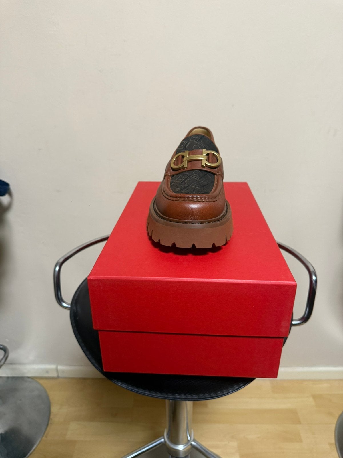 Ferragamo Gancini leather loafers brown - size 9, Loafers, Bruin, Nieuw, Ophalen of Verzenden