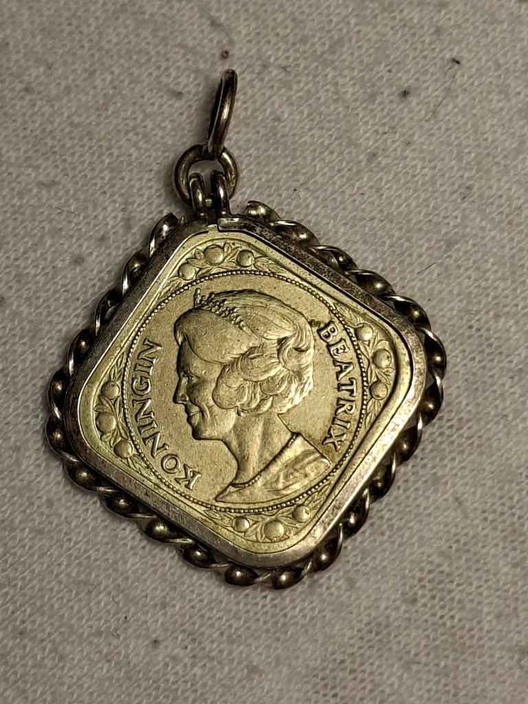 Beatrix Rabobank munt in zilver hangertje, Postzegels en Munten, Penningen en Medailles, Ophalen of Verzenden, Zilver, Nederland