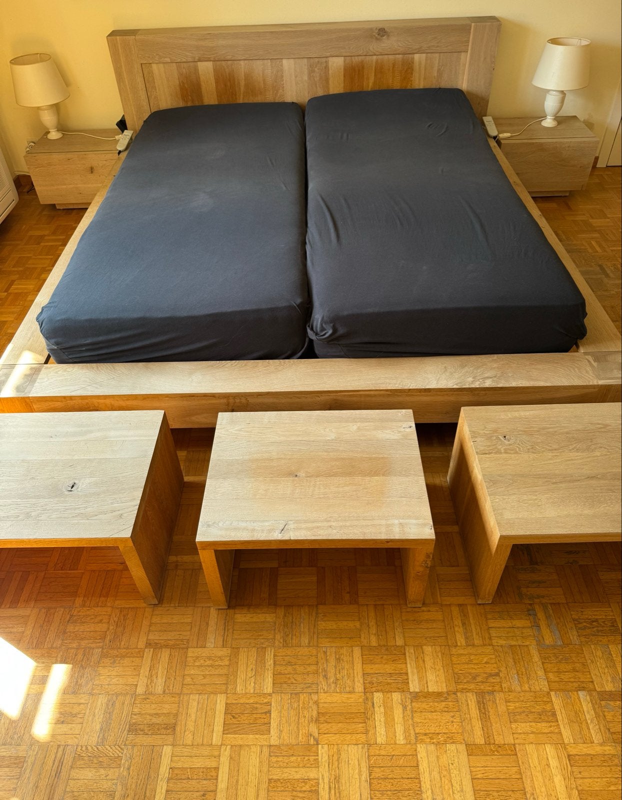 Tweepersoonsbed met nachtkastjes, ladenkast en 3 bankjes, Ophalen, Bruin, Tweepersoons, Overige maten