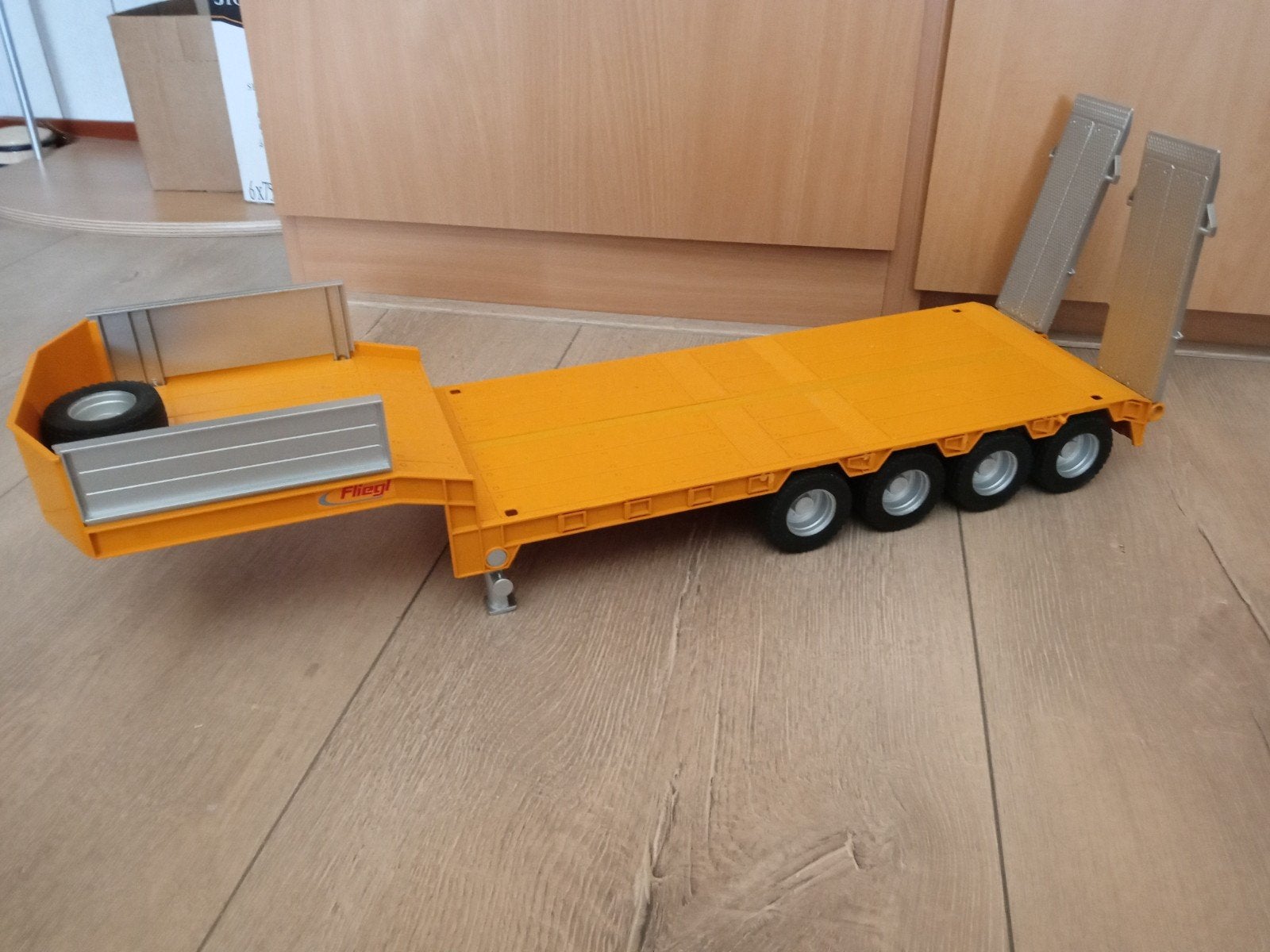 Tamiya 4-asser oplegger met onafhankelijk draaiende wielen, Hobby en Vrije tijd, Modelbouw | Radiografisch | Auto's, Ophalen, Schaal 1:14