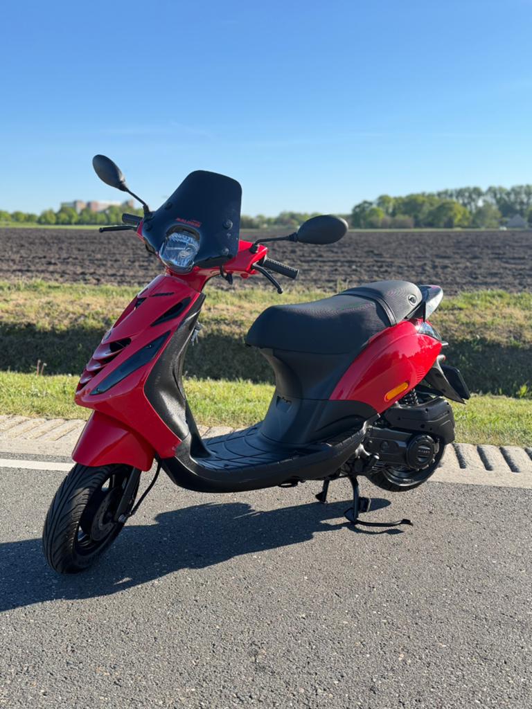 Piaggio Zip, 2021!, Fietsen en Brommers, Snorfietsen en Snorscooters, Ophalen, Piaggio, Zo goed als nieuw, Benzine