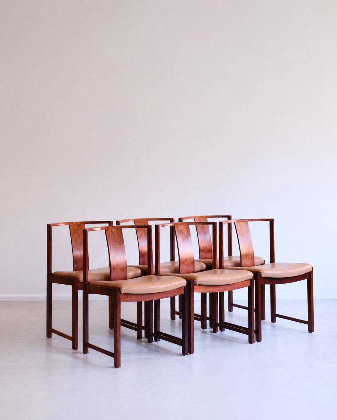 Set van 6 eetkamerstoelen model 700, Steen Eiler Rasmussen, Ophalen, Vintage design, Bruin, Pim@tijdperk.eu  leyla@tijdperk.eu
