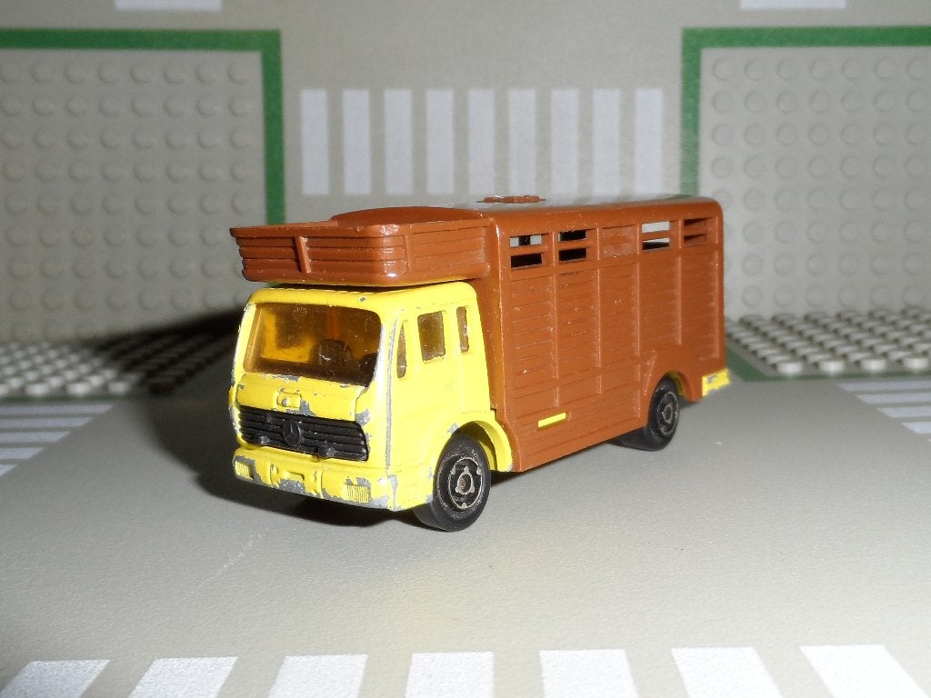 Majorette - Mercedes Veewagen - Vintage 1:64, Ophalen of Verzenden, Gebruikt, Bus of Vrachtwagen