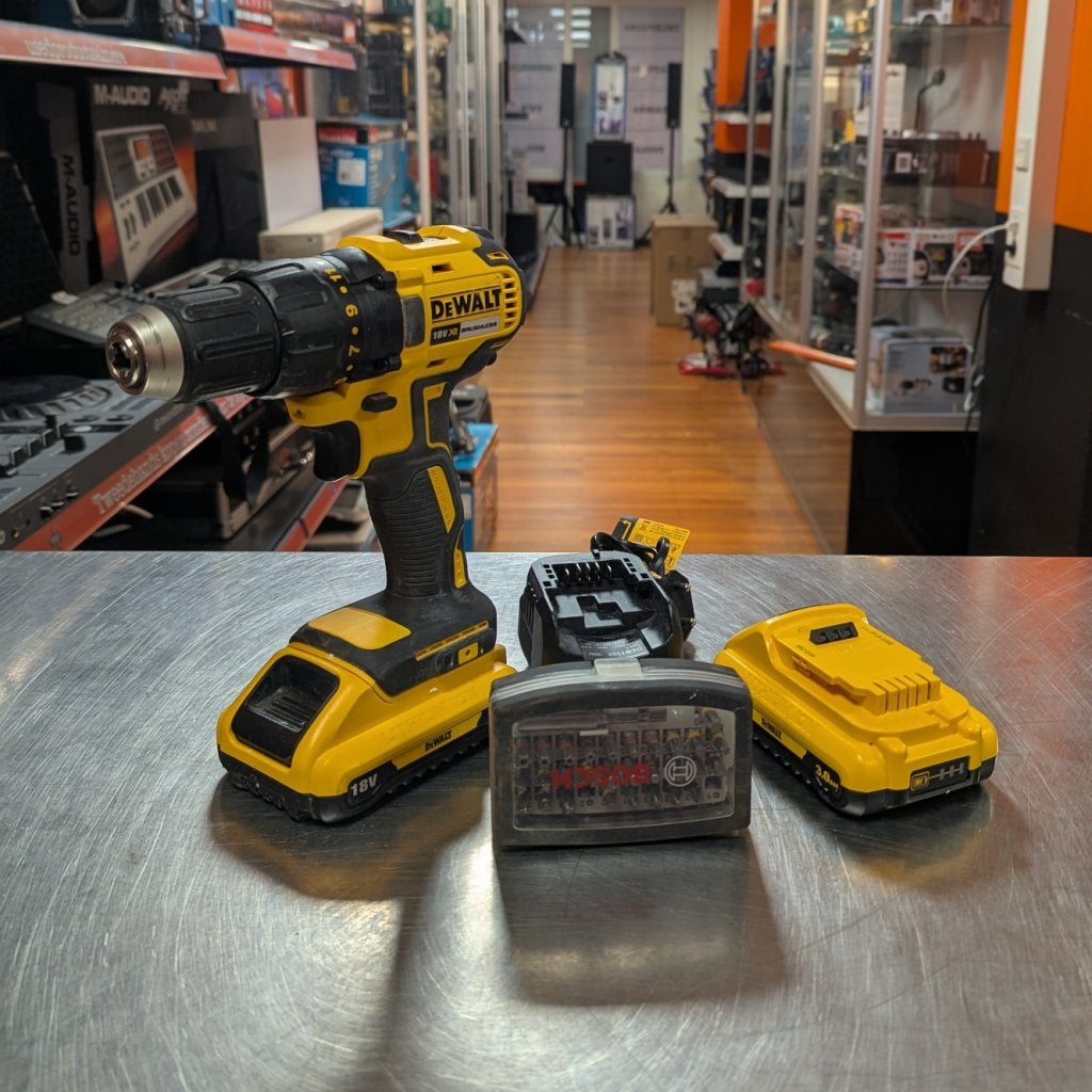 DeWALT DCD777L2T Accu Schroefboormachine 18V XR 3.0Ah, Dewalt, Zo goed als nieuw, Support@dewalt.com, 701 E. Joppa Road
Towson, MD 21286
USA