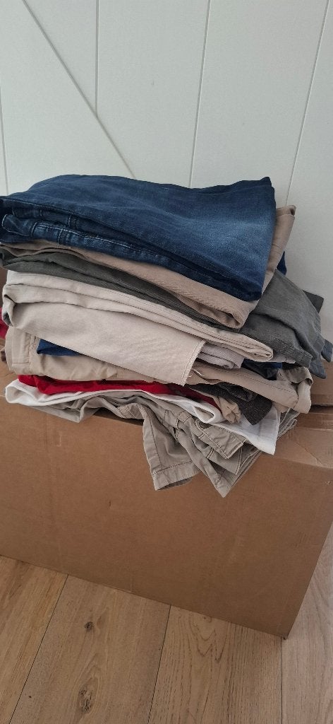 damens broeken 17 stuks en 1 rok 38-42, Kleding | Dames, Broeken en Pantalons, Maat 38/40 (M), Overige kleuren, Allerlei, Ophalen of Verzenden