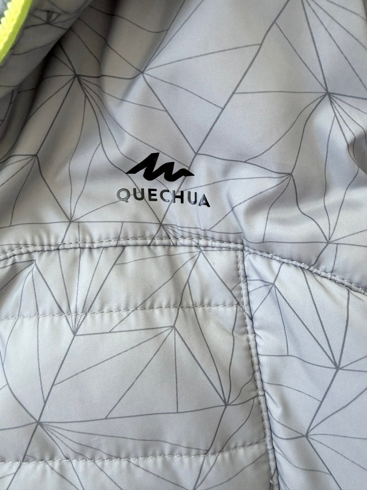 Quechua Bodywarmer met capuchon - Grijs, Maat 151-160 cm, Ophalen, Zo goed als nieuw, Maat 46/48 (XL) of groter, Grijs