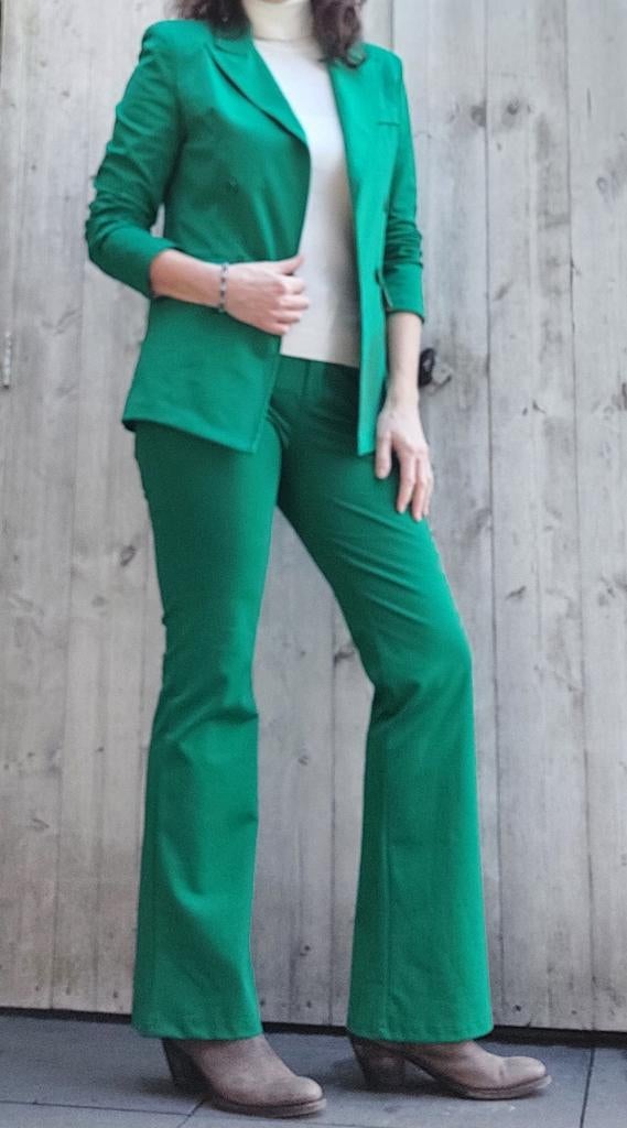 Mooi groen damespak van Ambika, Maat 38/40 (M), Kostuum of Pak, Nieuw, Ophalen of Verzenden