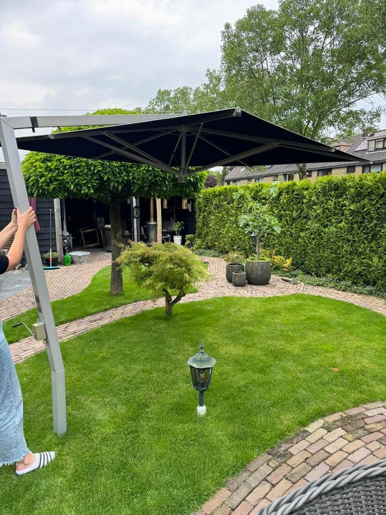 Borek Capri 350x350 zweef parasol, Tuin en Terras, Parasols, Ophalen, Zo goed als nieuw, Zweefparasol