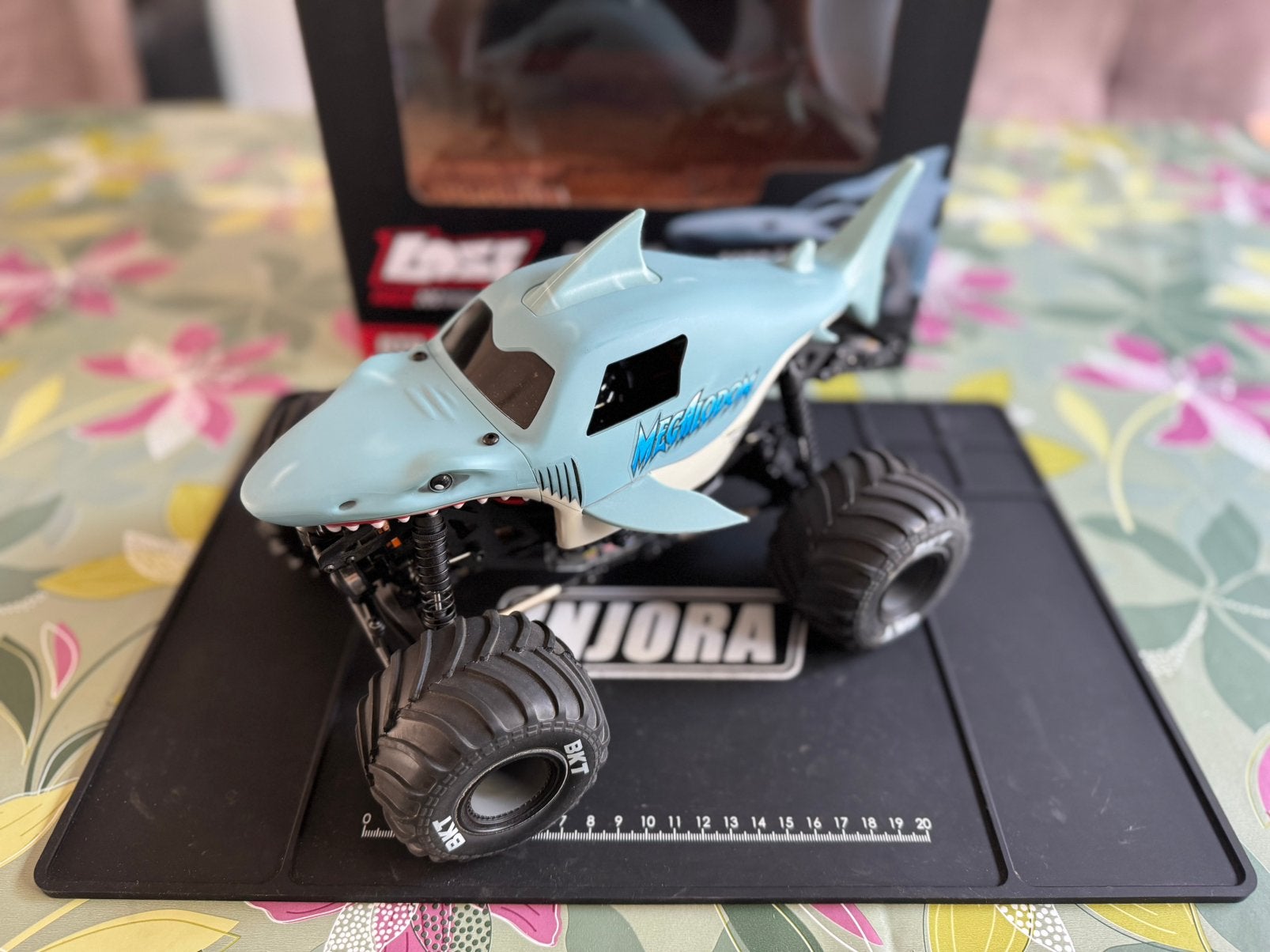 Losi LMT Megalodon 1/18, Elektro, Auto offroad, Ophalen of Verzenden, Zo goed als nieuw