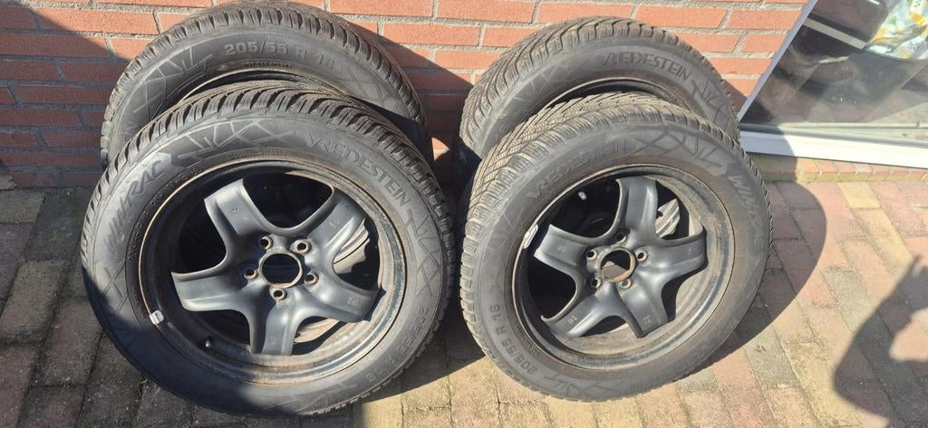 Vredestein winterbanden set 205/55 R16 Opel Meriva!, Auto-onderdelen, Banden en Velgen, Ophalen, Gebruikt, 16 inch, Banden en Velgen