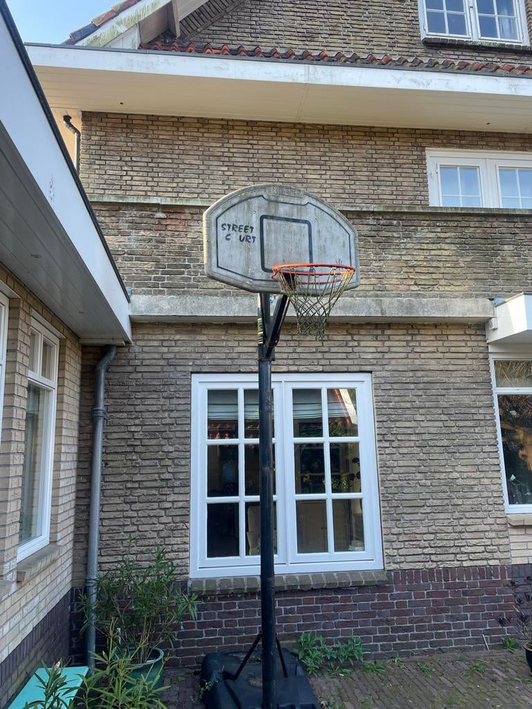 Gratis: Basketbalring met bord en paal - Street Court, Ophalen, Gebruikt, Ring, Bord of Paal