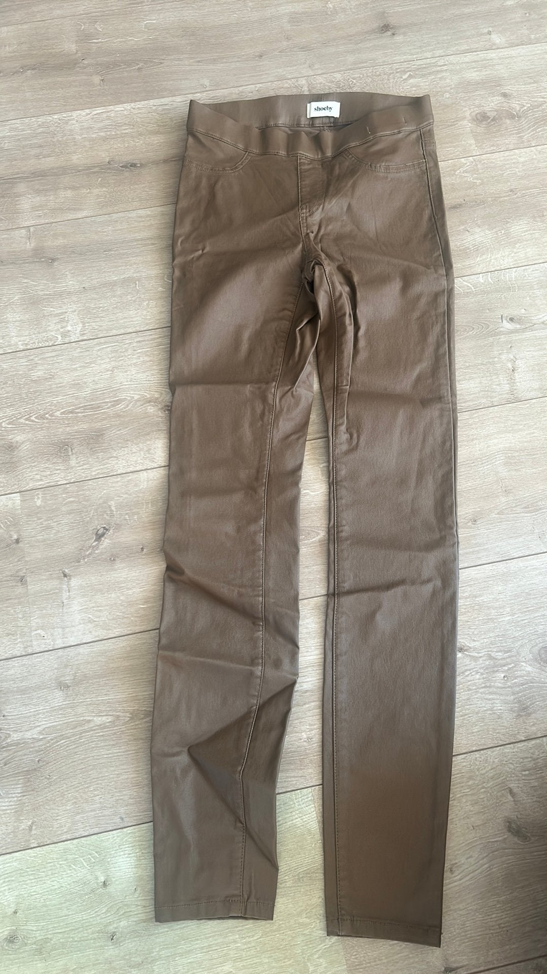 Shoeby coated tregging bruin M nieuw broek, Kleding | Dames, Broeken en Pantalons, Ophalen, Zo goed als nieuw, Bruin, Lang