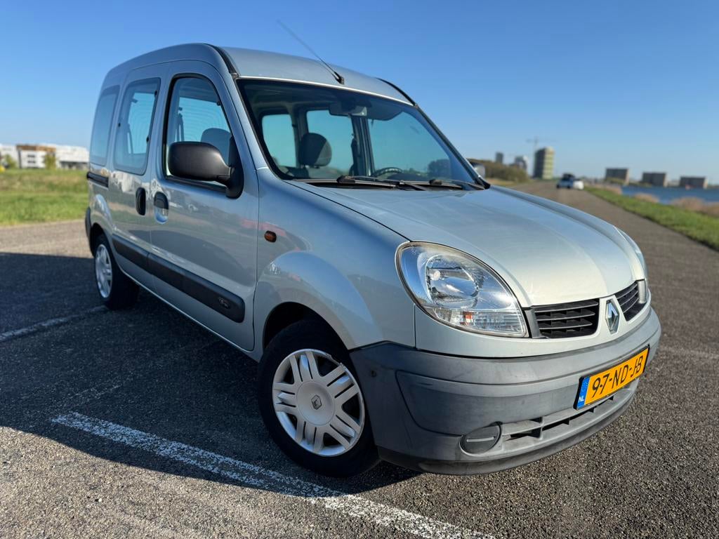 Renault Kangoo 1.6-16V AUTOMAAT/APK NOV 2026/TREKHAAK/AIRCO, Auto's, Renault, Stof, Elektrische ramen, 1095 kg, 49 €/maand