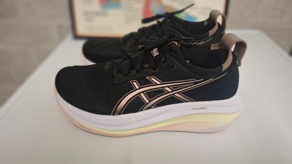 Asics gel nimbus 27 dames maat 41,5, Sport en Fitness, Hardloopschoenen, Ophalen of Verzenden, Zo goed als nieuw, Hardlopen