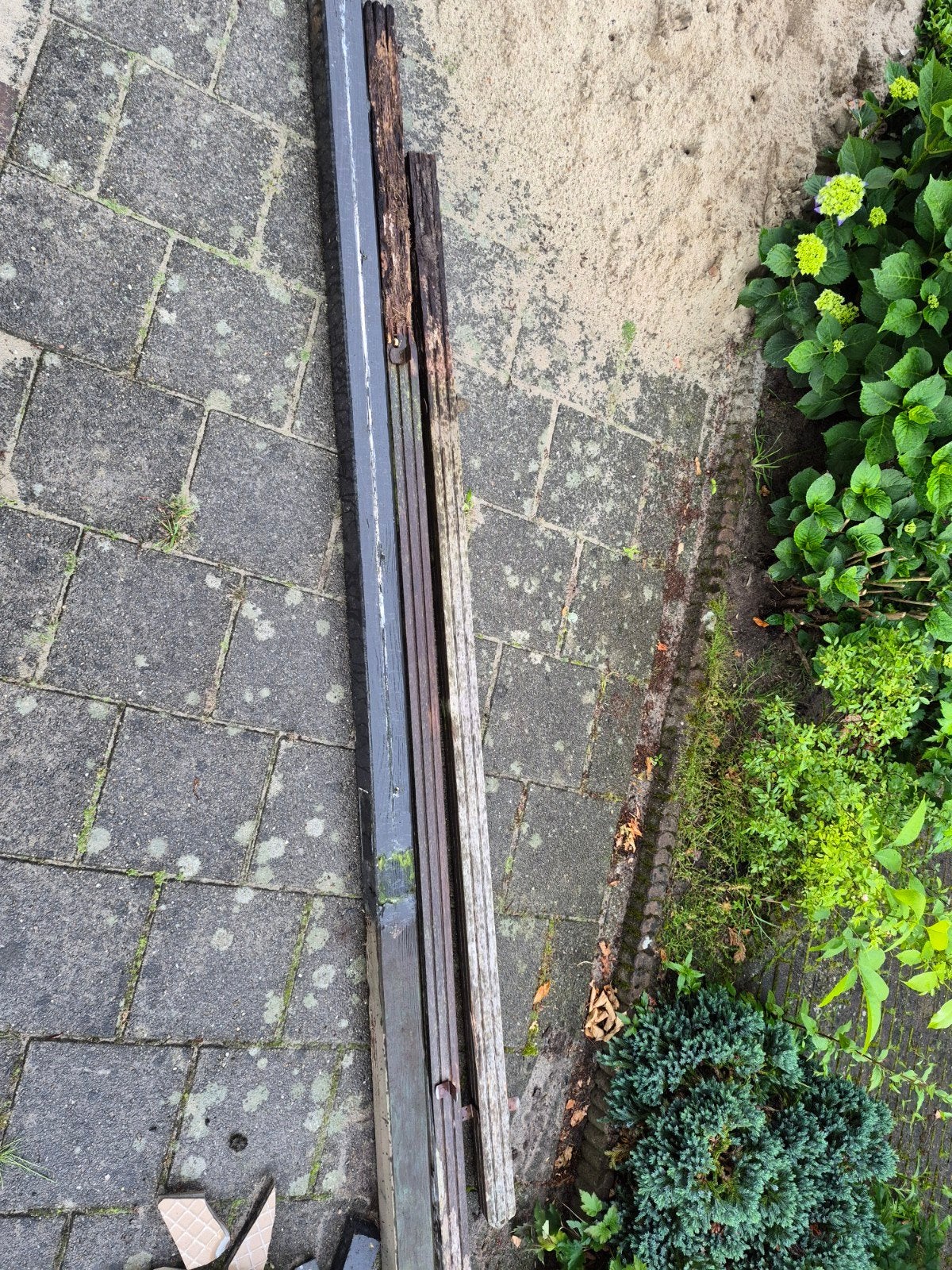3 houten palen gratis, Ophalen