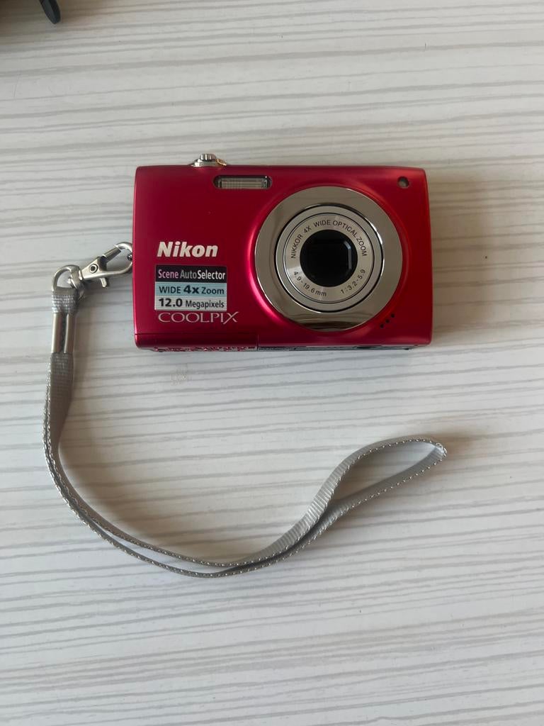 Nikon Coolpix S2500 rode compact camera, Audio, Tv en Foto, Fotocamera's Digitaal, Zo goed als nieuw, Compact, Nikon, 4 t/m 7 keer