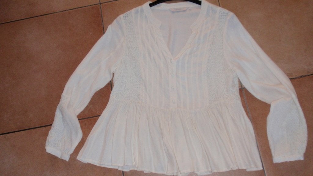 NIEUW Dames blouse NUMPH maat 40 creme wijdvallend viscose, Kleding | Dames, Maat 38/40 (M), Beige, Nieuw, Ophalen of Verzenden