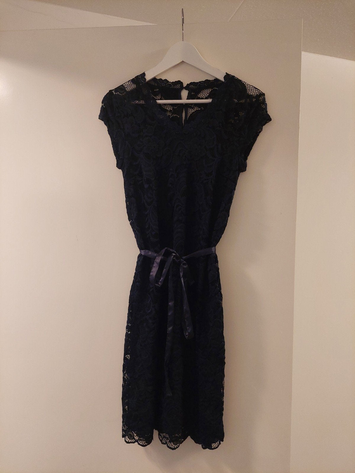 Mamalicious jurk maat M kant donkerblauw, Kleding | Dames, Maat 38/40 (M), Blauw, Jurk, Ophalen of Verzenden