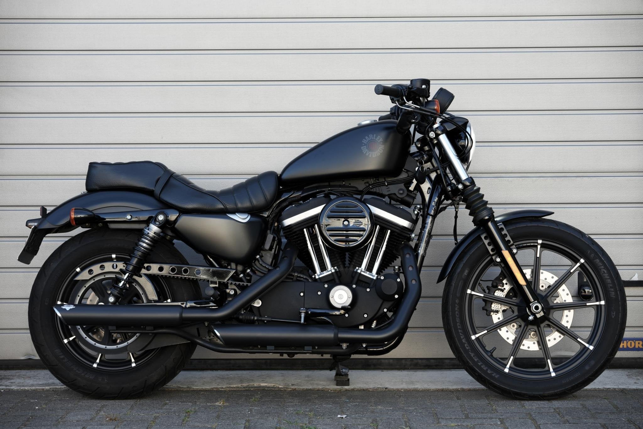 Harley Davidson XL 883 N Sportster Iron 5HD Black Edition, Laan van Vredenoord 33
2289 DA  Rijswijk, NL, H-DCUSTOMERSERVICE@Harley-Davidson.com