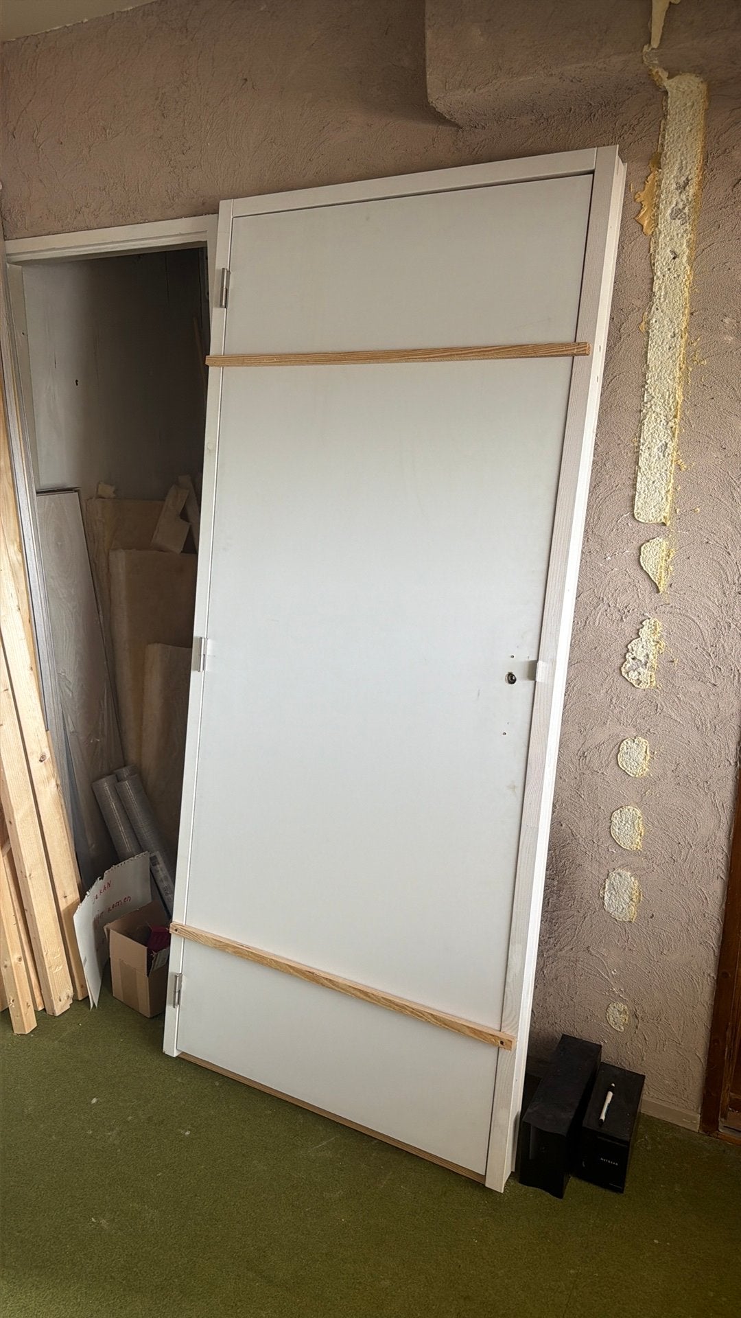 Stompe boarddeur met kozijn, Doe-het-zelf en Verbouw, Ophalen, Gebruikt, 80 tot 100 cm, Binnendeur