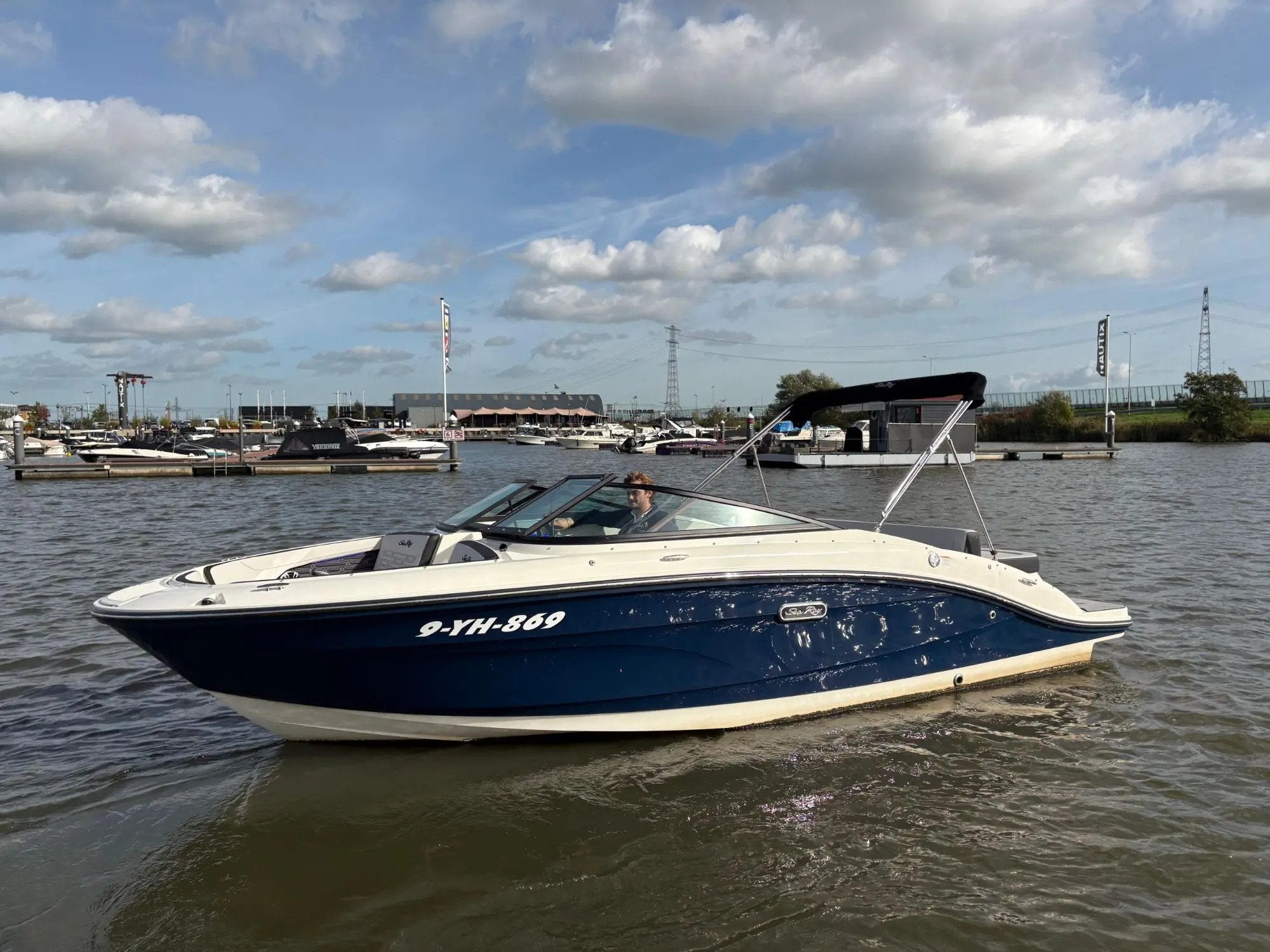 Sea Ray SPX 210 (New Model / 2026), Binnenboordmotor, Sea Ray, Zuiderzeeweg 6D, 1095 KG, Amsterdam, 250 pk
