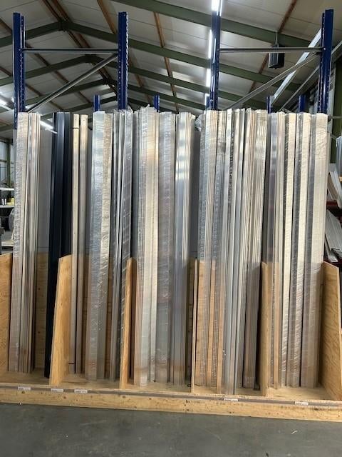 04831. Partij aluminium daktrim 45x45mm, totaal 260mtr., Hobby en Vrije tijd, Overige Hobby en Vrije tijd, Nieuw, Ophalen