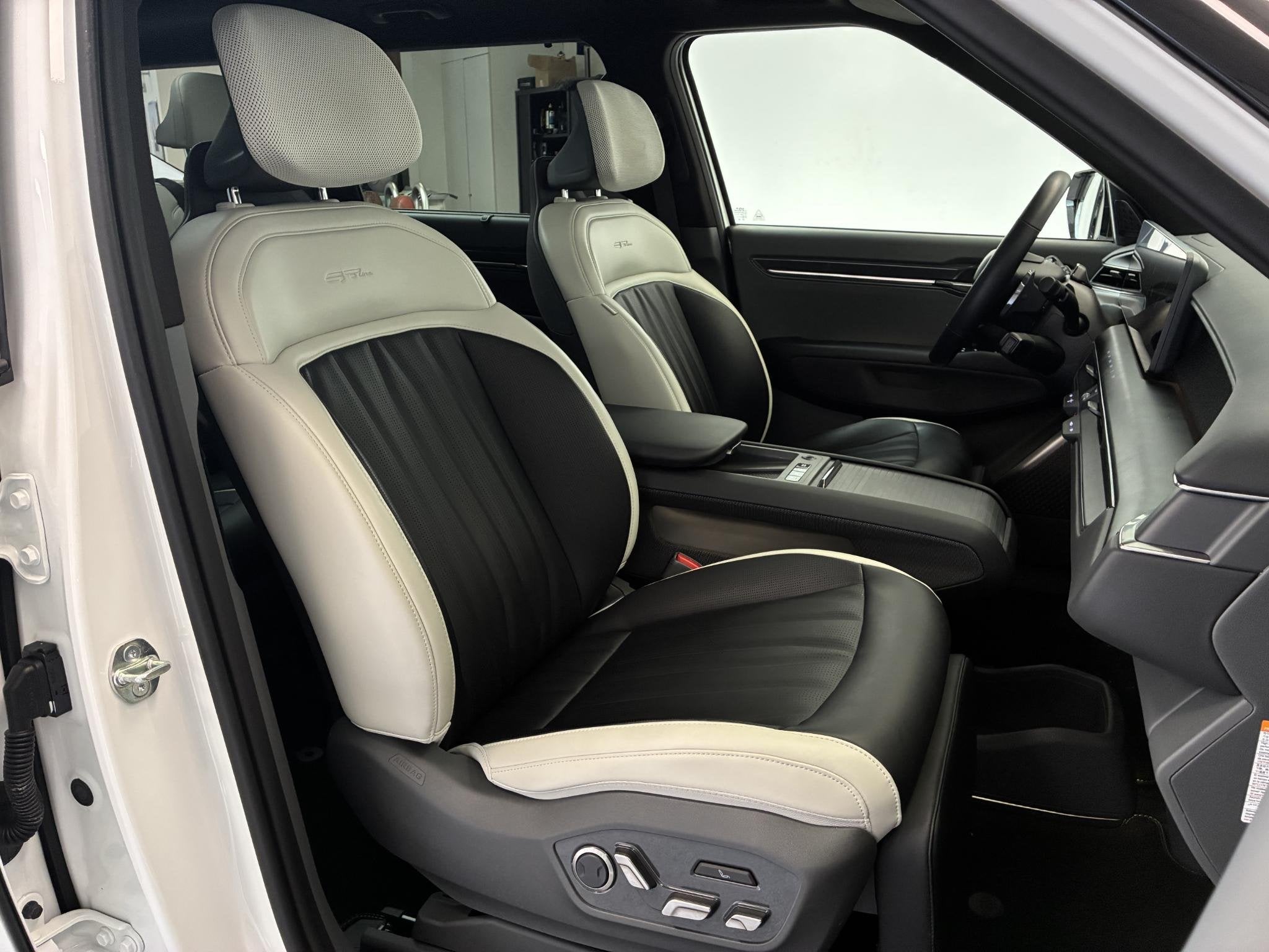 Kia EV9 Launch Edition GT-Line AWD 99.8 kWh | 7-ZITS | 100%, Auto's, Kia, Met garantie (alle), Wit, Origineel Nederlands, Parkeerassistent