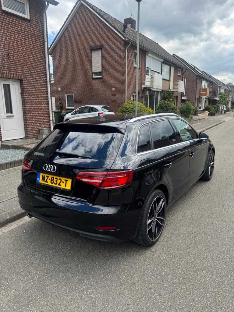 Audi A3 1.0 Tfsi 85KW Sportback S-tronic 2017 Zwart Automaat, Auto's, Zwart, Origineel Nederlands, 1175 kg, 630 kg
