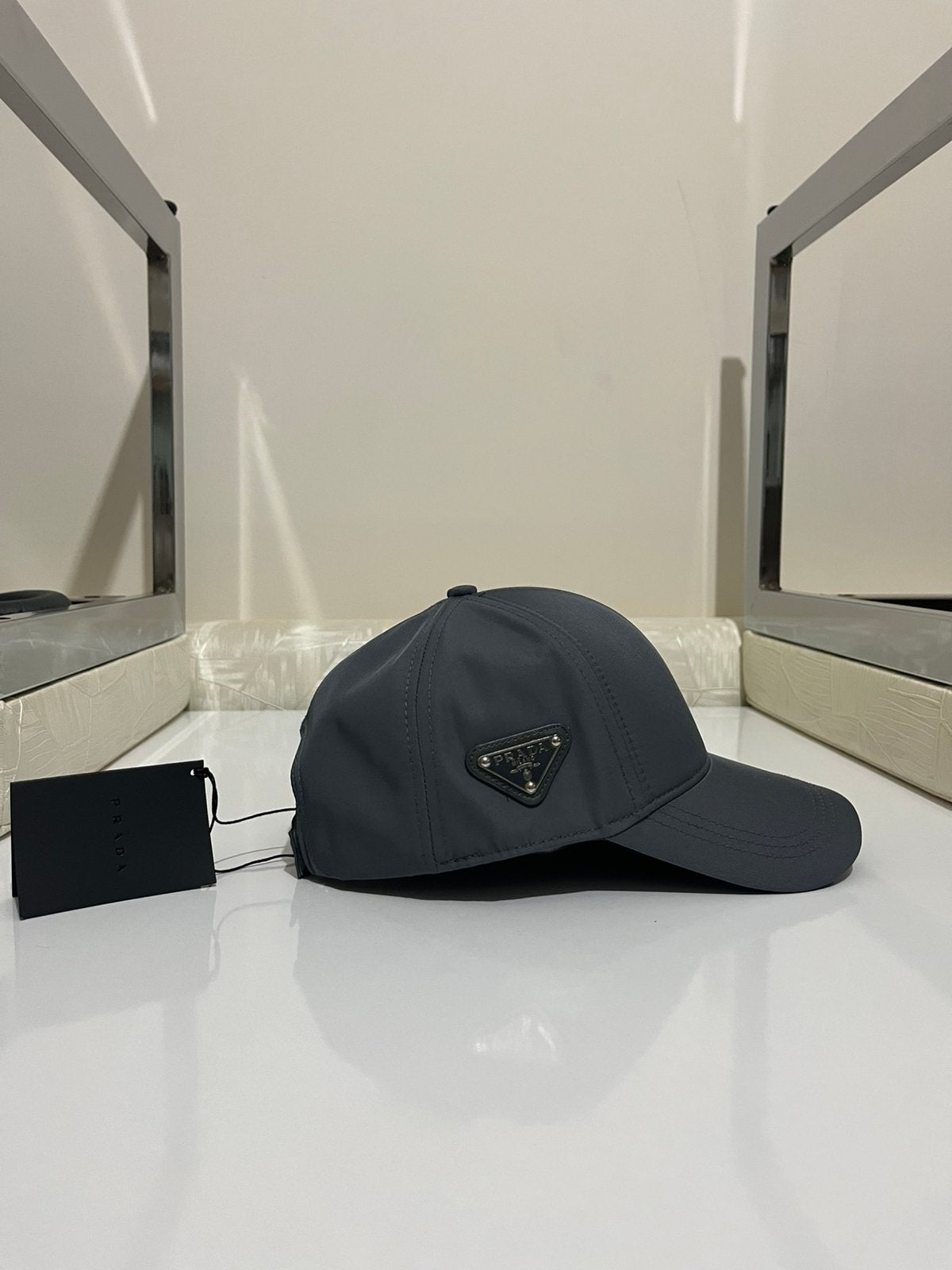 Prada pet Grijs, Kleding | Heren, Ophalen of Verzenden, Zo goed als nieuw, One size fits all, Pet