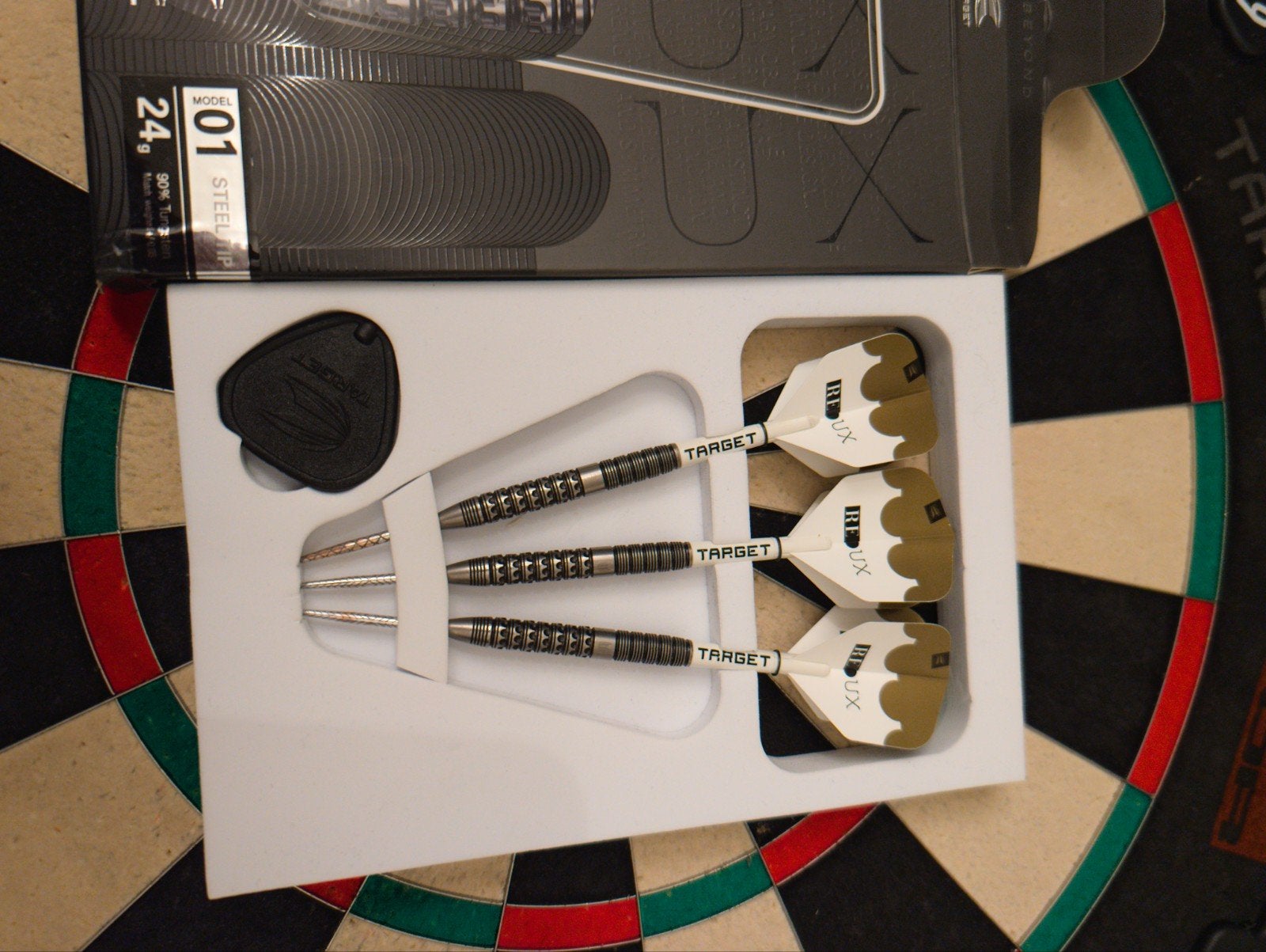 target redux 01. 24 gram, Sport en Fitness, Darts, Ophalen of Verzenden, Zo goed als nieuw, Pijlen