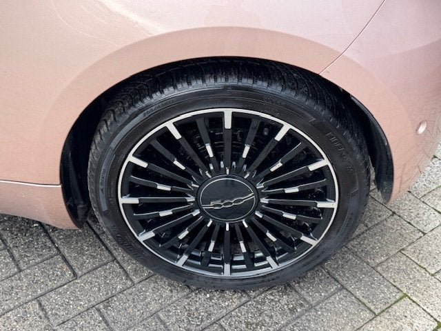 Fiat 500 e 3+1 La Prima 42 kWh *camera *carplay *leder *17, Auto's, Dealer onderhouden, 1300 kg, Gebruikt, 118 pk