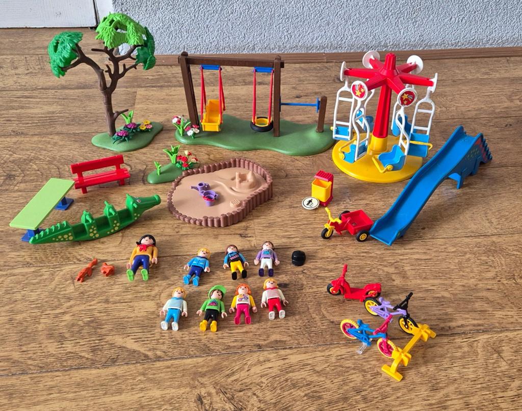 Playmobil Speeltuin met veel poppetjes en accessoires, Ophalen of Verzenden, Gebruikt