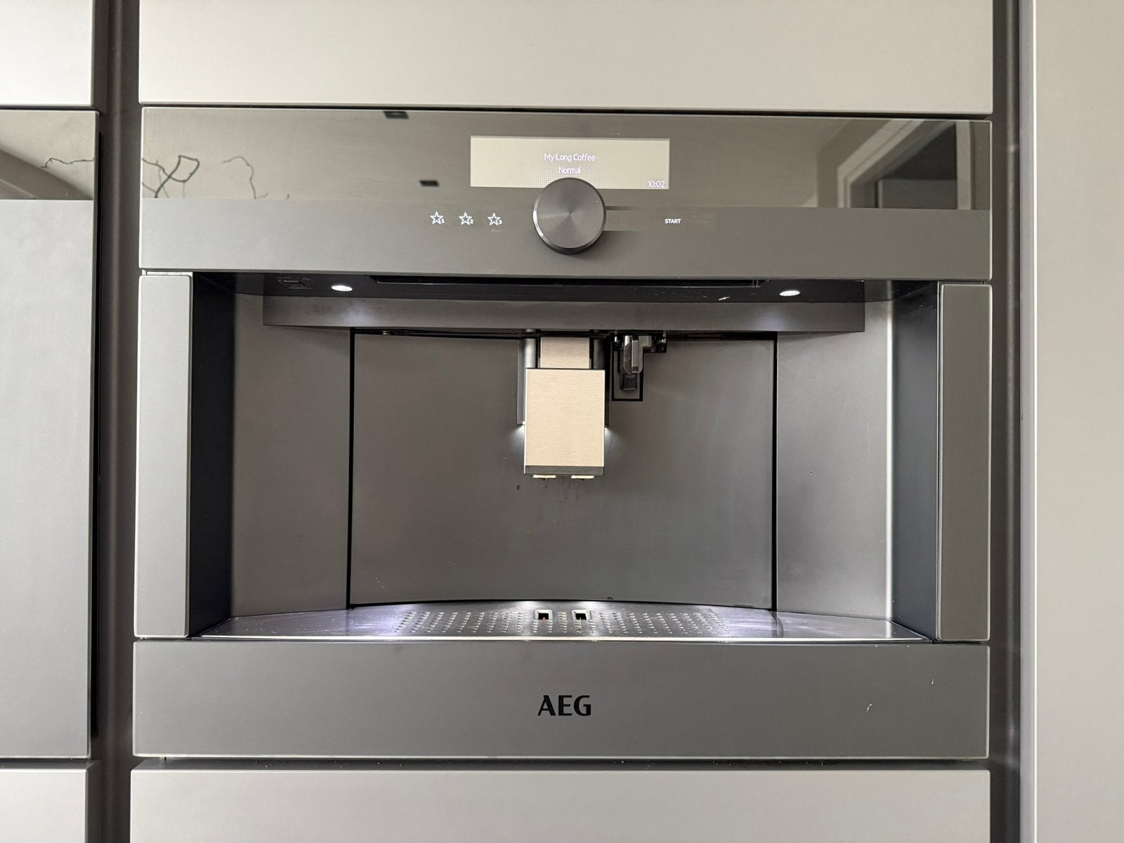 AEG KKK994500T Inbouw Espressomachine – Volautomatisch, Ophalen, Zo goed als nieuw, Koffiemachine, Koffiebonen