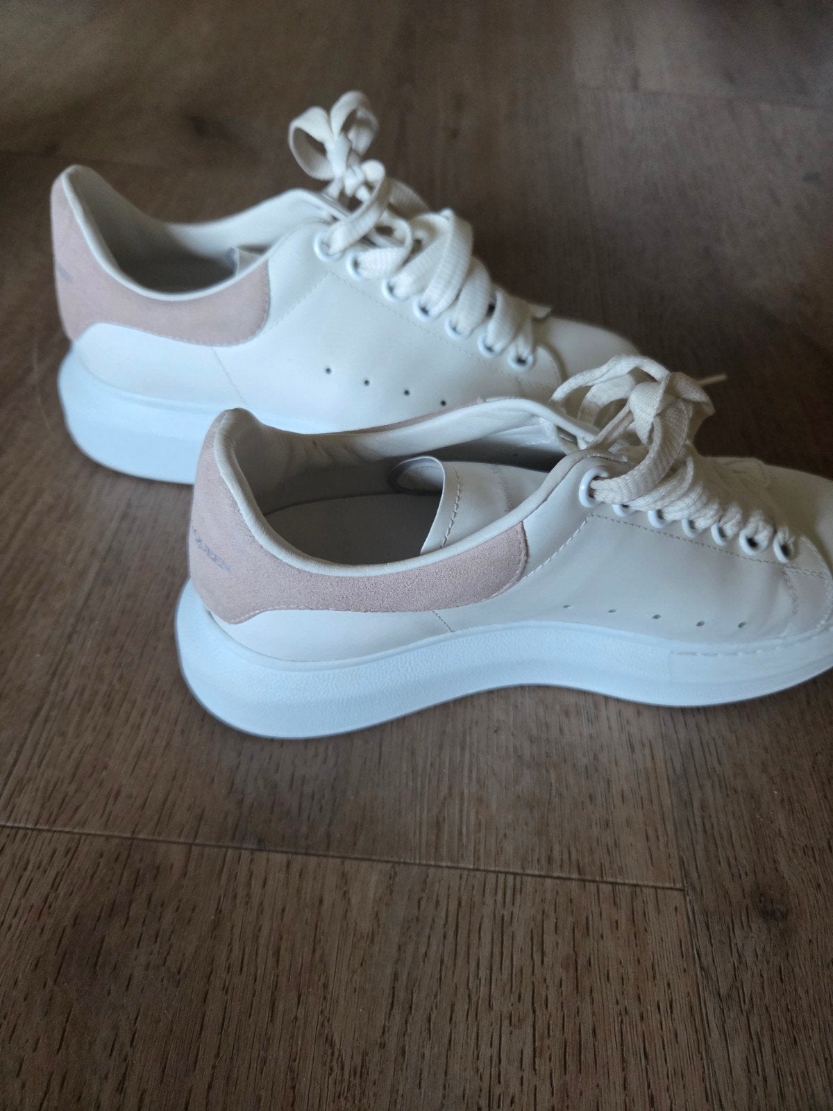 echte Alexander Mcqueen oversized sneakers maat 37, Ophalen of Verzenden, Zo goed als nieuw, Overige typen, Overige merken