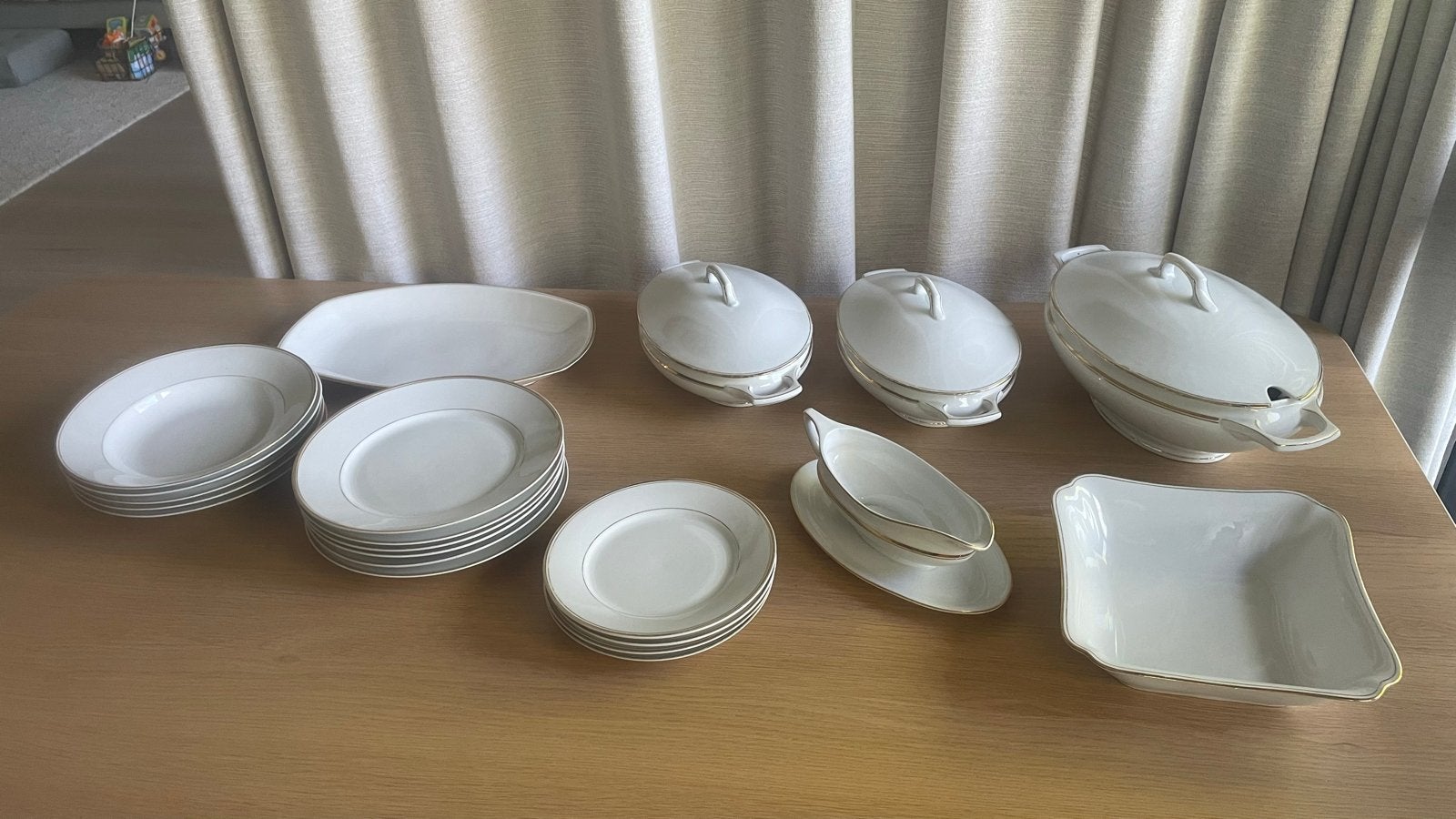 Vintage Jäger porseleinen servies met gouden rand, Antiek en Kunst, Antiek | Porselein, Ophalen