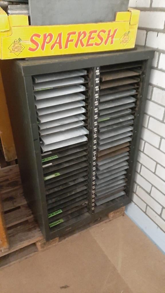 Galeikast uit drukkerij, Ophalen