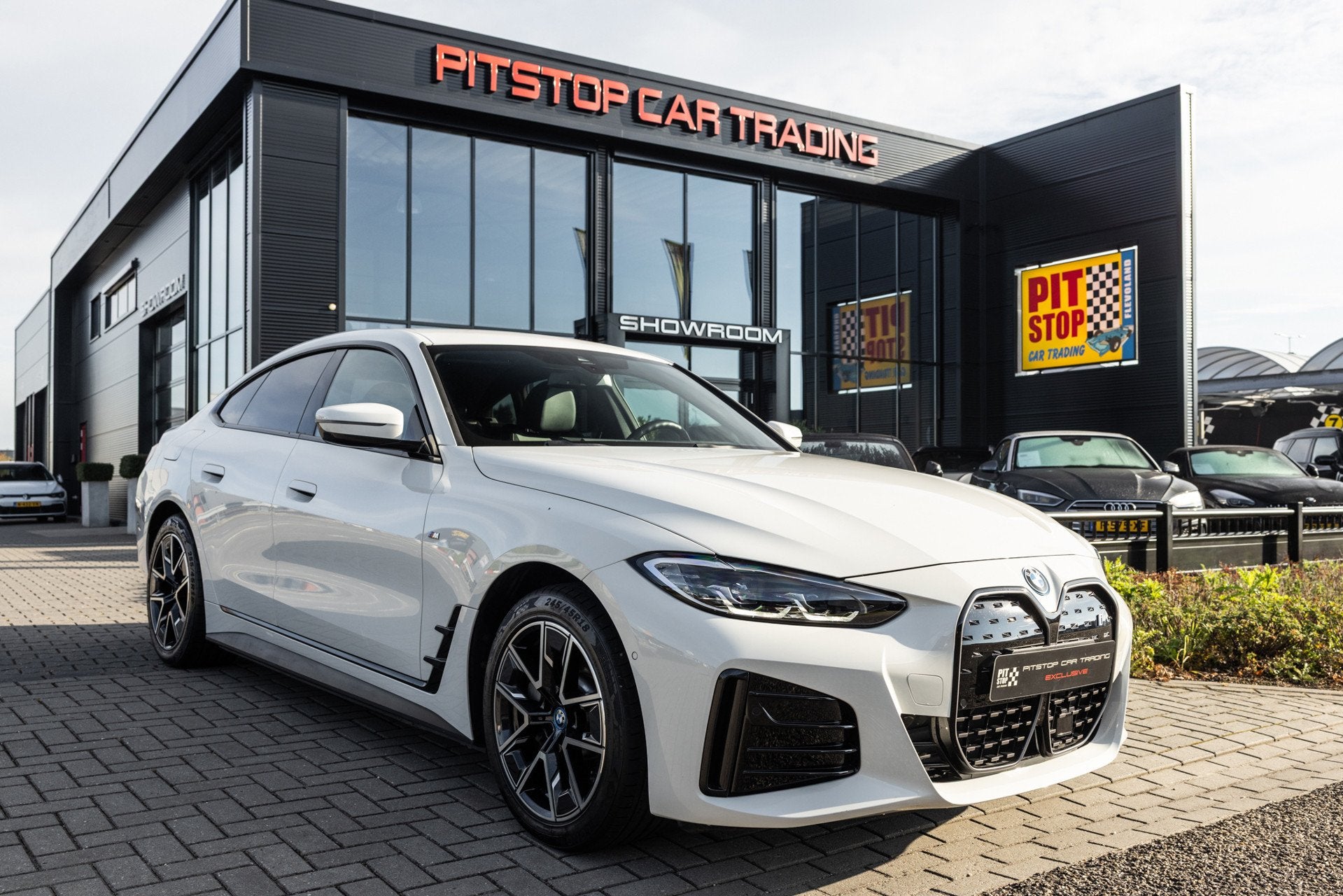 BMW I4 EDrive40 84 kWh, M-Sport, Adaptive Cruise, BTW Dealer, Auto's, Dealer onderhouden, Achterwielaandrijving, Gebruikt, Zwart