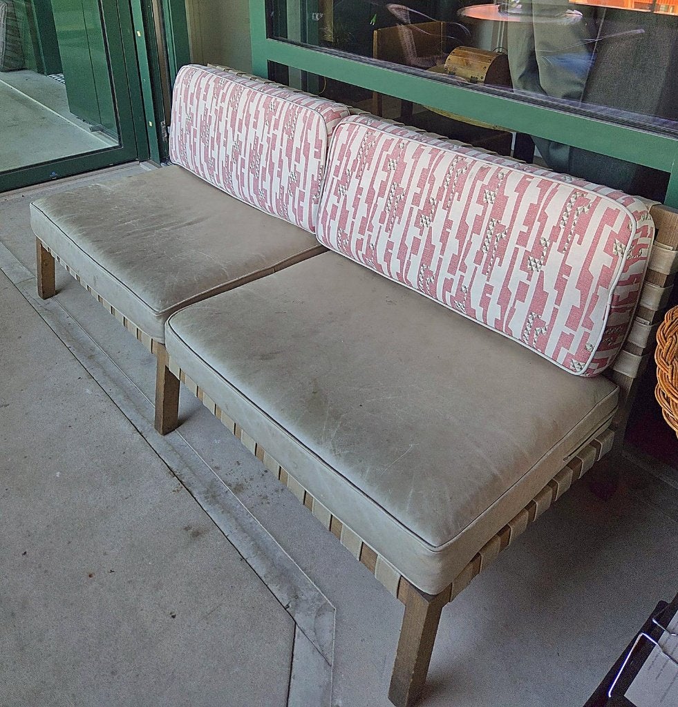 Design bank 2-zits – hout, gevlochten banden, leren kussens, Ophalen, Tweepersoons, 75 tot 100 cm, Rechte bank